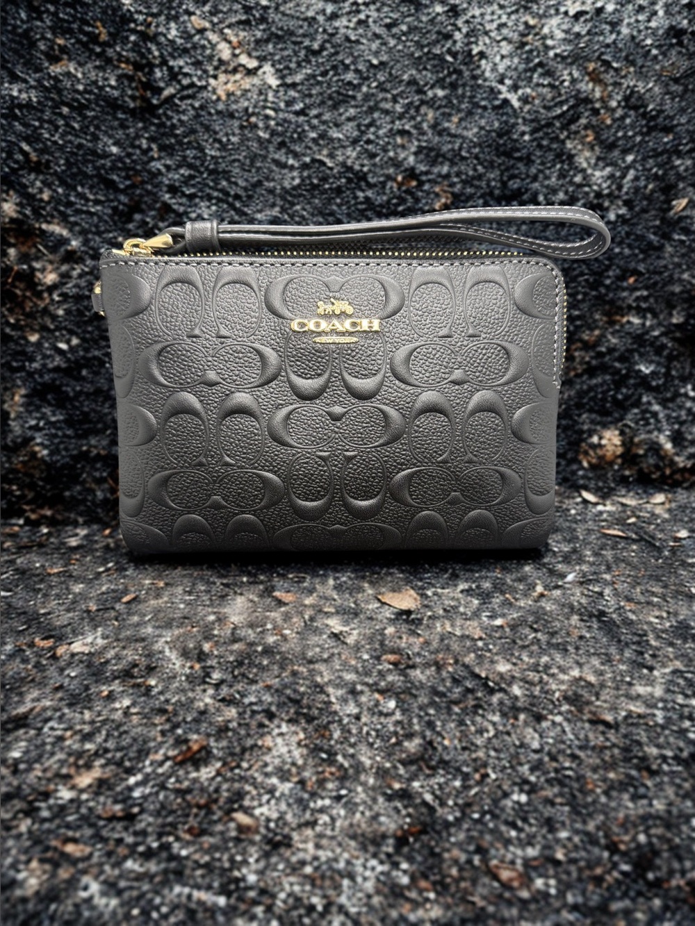 🖤COACH🖤Black Embossed Signature Wristlet w/Gold Hardware/NWOT